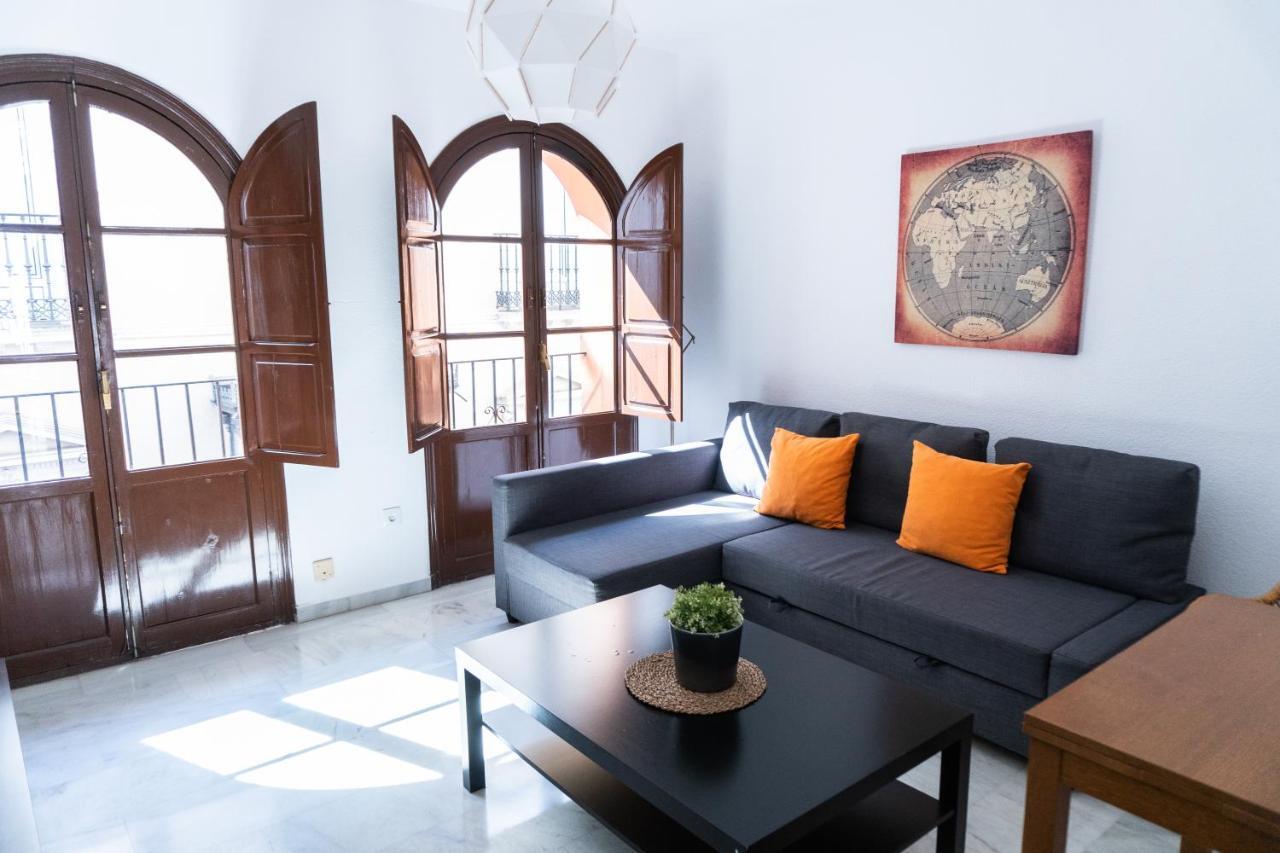 Muy Centrico Apto. En Tipico Patio Sevillano — Photos 2